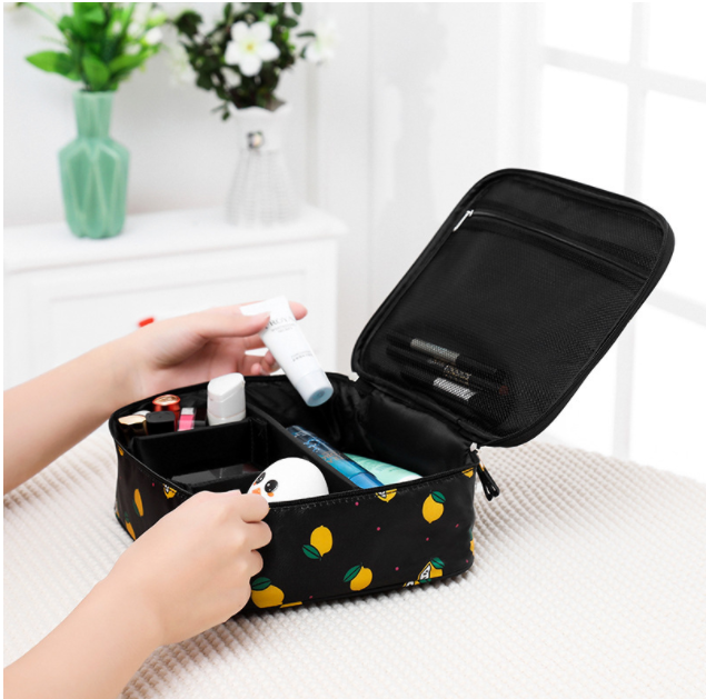 Cosmetic organizer "Black with lemons"