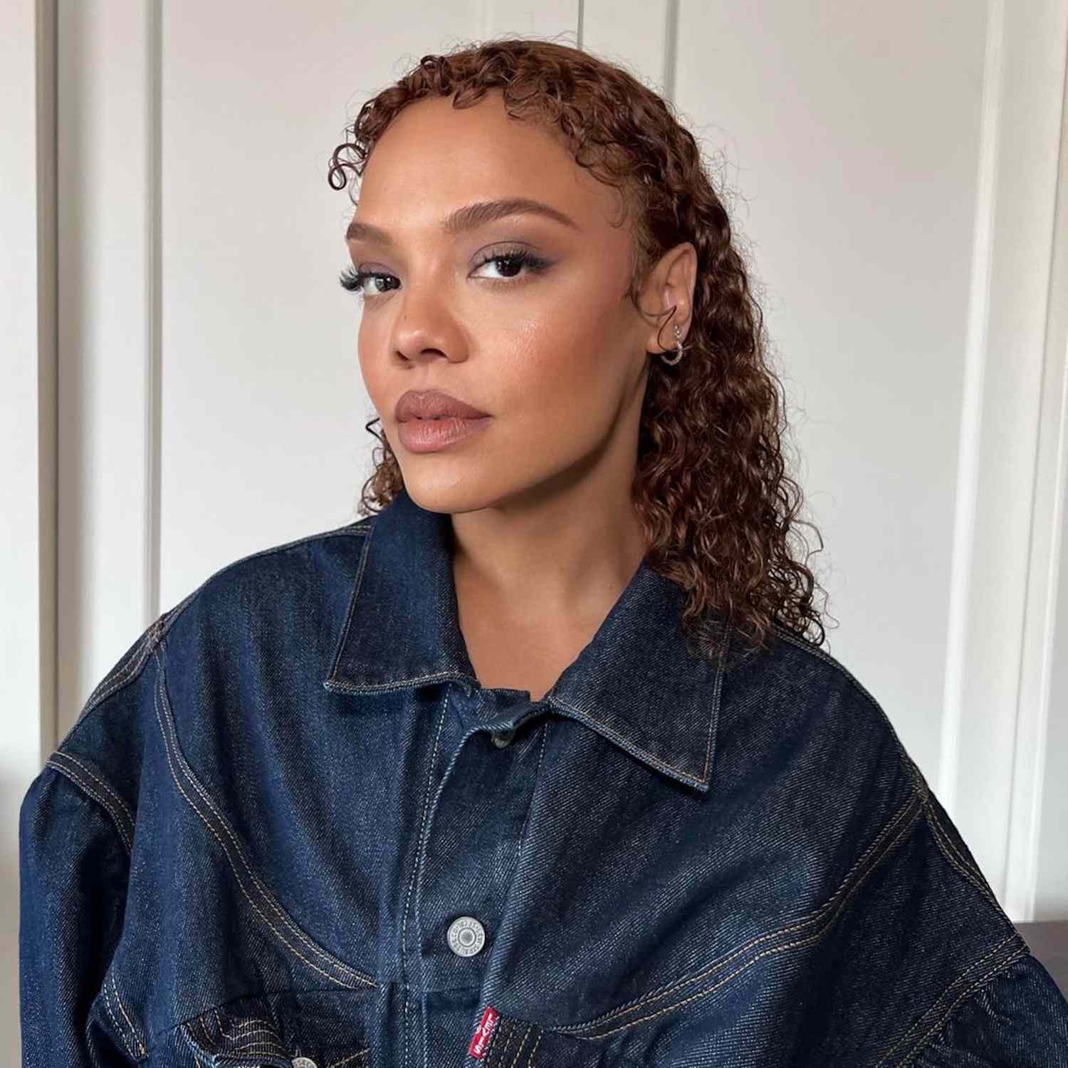 Model displays her natural curly texture