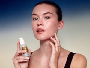 Farmacy’s New Honey-Infused Resurfacing Serum Brightens Up Dull Skin Overnight